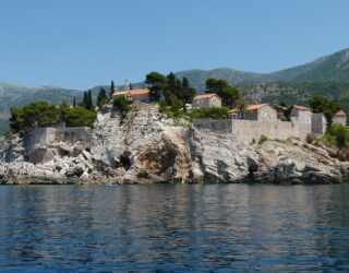 Kerkje Budva in Montenegro