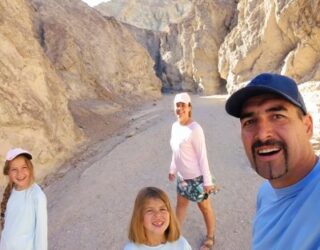 Familie in Golden Canyon Death Valley