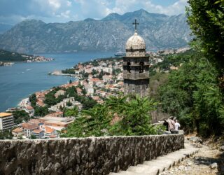 Beklim 650 trappen naar The Church of Our Lady of Remedy in Kotor