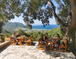 Terras hotel bij Petrovac