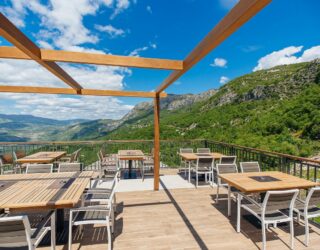 Terras with a view hotel in Ostrog