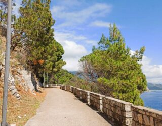 Hike langs de kust in Petrovac