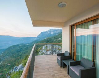 Kamer with a view hotel in Ostrog