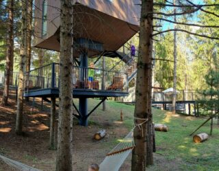 Met de kinderen in een boomhut bij Plitvice National Park