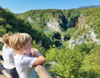 Kinderen bij Plitvice National Park