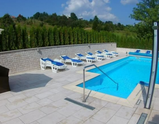 Hotel met zwembad bij bearwatching Kroatië