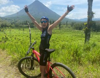 Fun met de mountainbike rond de Arenal vulkaan in Costa Rica