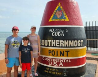 Familie bij Southernmost Point Key West