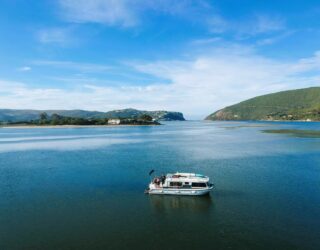 Varen met het gezin met je eigen boothuis in de Knysna lagune