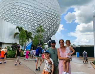 Familie bij Epcot in Disney World