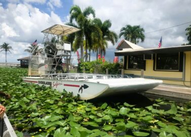 Zoeven met propellerboot in Everglades