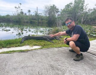 Papa bij alligator in Everglades