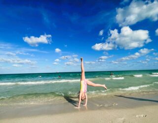 Kind op het strand in Miami