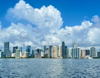 Uitzicht vanuit speedboat in Miami