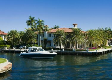 Met de watertaxi door het Venetië van Florida