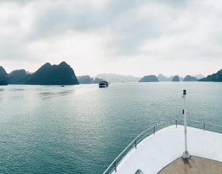 Cruisen with a view door Halong Bay Vietnam
