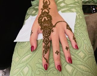 Hand nadat Henna Tattoo geplaatst is