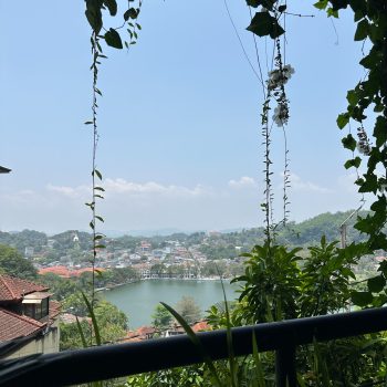 Uitzicht op stad Kandy