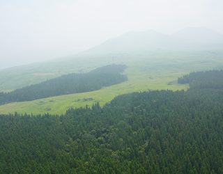 Uitzicht over Aso vanuit helikopter