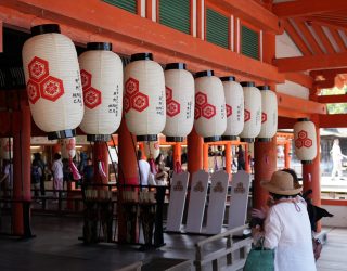 Lampen shinto-heiligdom