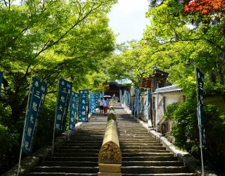 Trappen naar Daishō-in Tempel in Japan