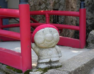 Beeld met hoedje Japan