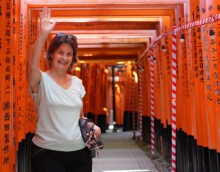 Liesbeth rode torii-poorten Japan