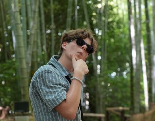 Zoon van Liesbeth in bamboebos