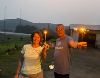 Liesbeth en Geert met vuurwerk