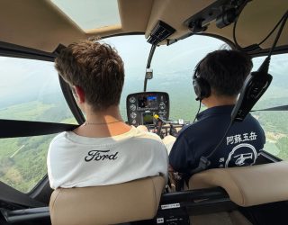 In de helikopter in Aso