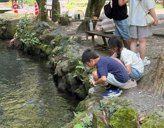 Japanners bij water Takachiho Gorge
