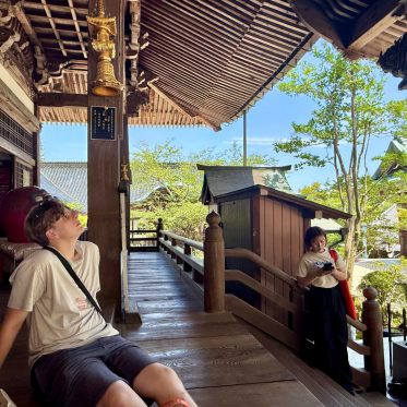 Zoon Liesbeth in Daishō-in Tempel
