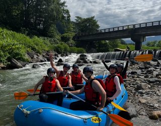 Familie rafting Japan