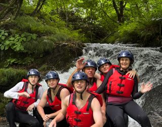 Tussenstop op rots rafting Japan