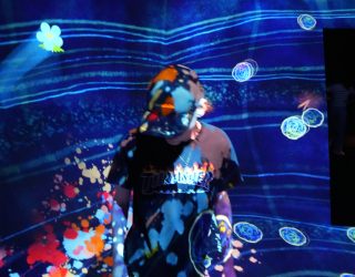 Lichten bewonderen in teamLab