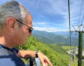 Geert op kabelbaan hike Hakuba