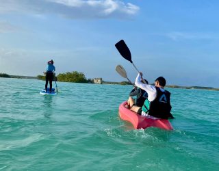 Zoon Ann en vriendin op kayak