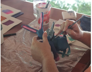 Alebrije aan het schilderen