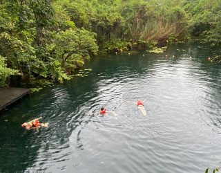 Familie Ann in cenote
