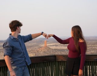 Twee tieners met de Vingerklip