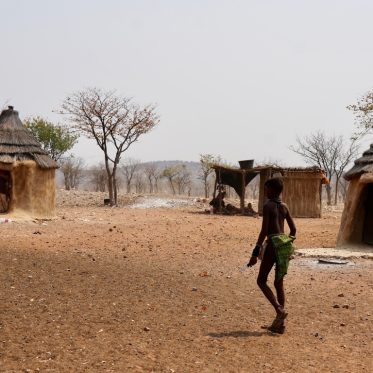 Himba in zijn leefomgeving