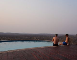 Uitzicht zwembad van verblijf Etosha