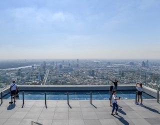 Mahanakhon Skywalk overdag Bangkok