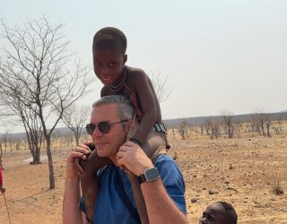 Geert met Himba in zijn nek