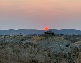 Prachtige zonsondergang restaurant Ugab