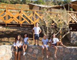 Kinderen op glamping nabij Budva