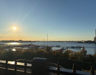 Zon zakt tijdens skyline walk