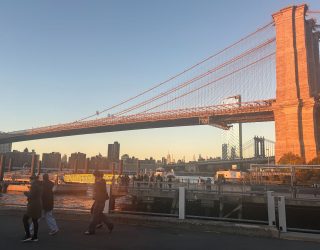 Brug in New York tijdens sunset