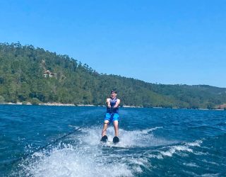 Familie Vaeyens op de waterski's in Portugal