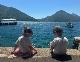 Familie Vercammen kinderen bij zee Montenegro